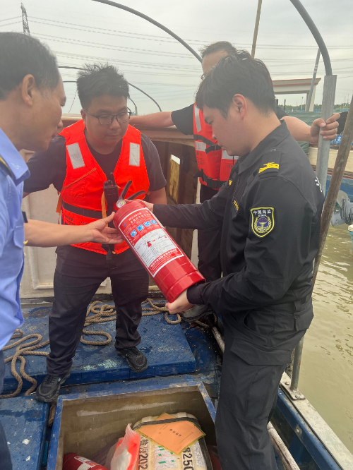 检查渔船消防设备照片.jpg
