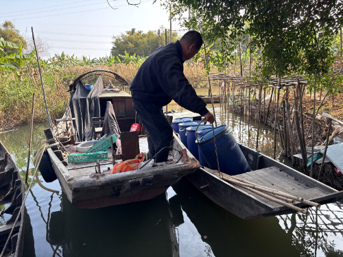 查获套牌涉渔“三无”船舶.jpg